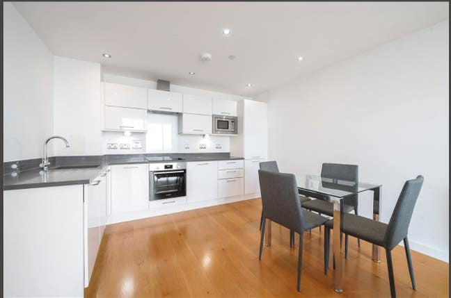 Modern Double Bedroom in 2B2B heart of Stratford Main Photo