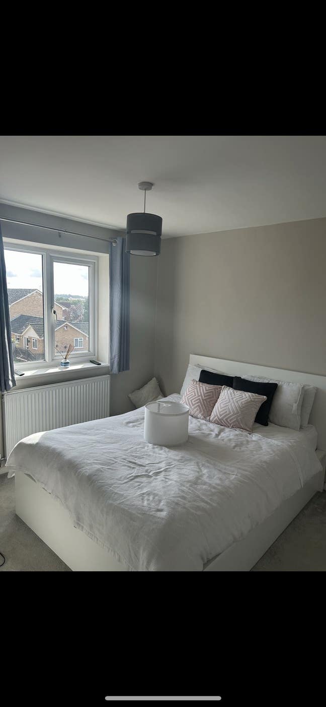 One spare room to rent Main Photo
