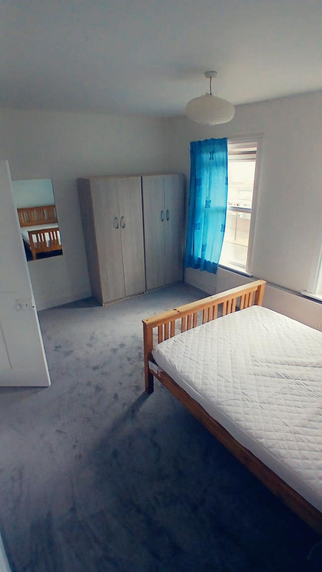 Large, bright double room in E13 Main Photo