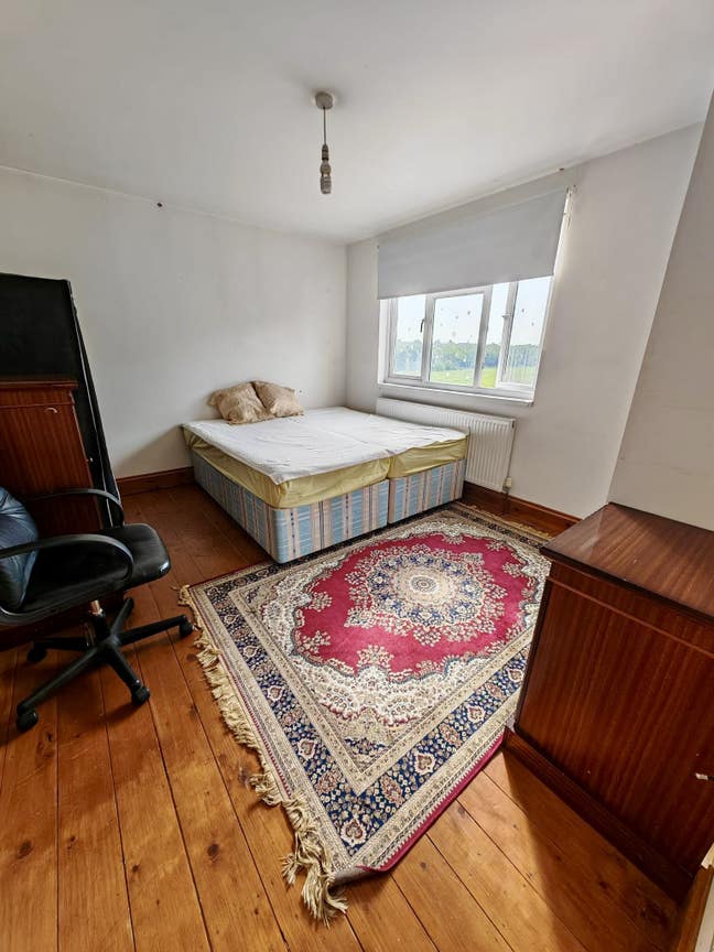 Large Double Loft Room - Royston Gardens, Ilford  Main Photo