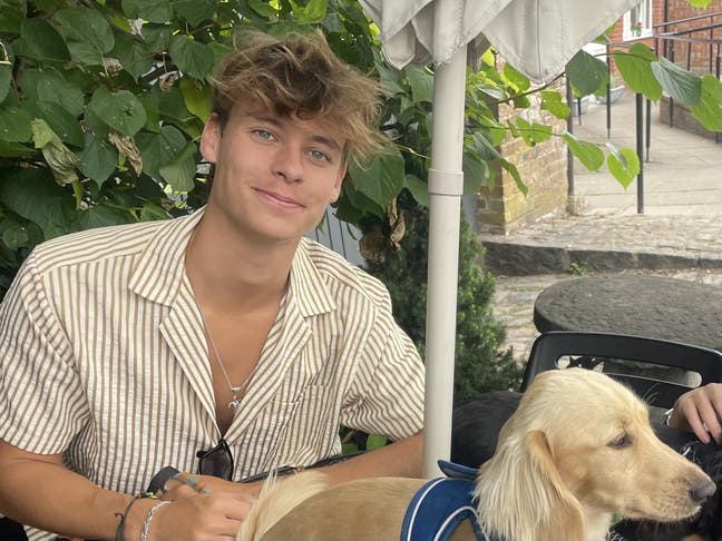 19 year old Male seeks a double room Main Photo