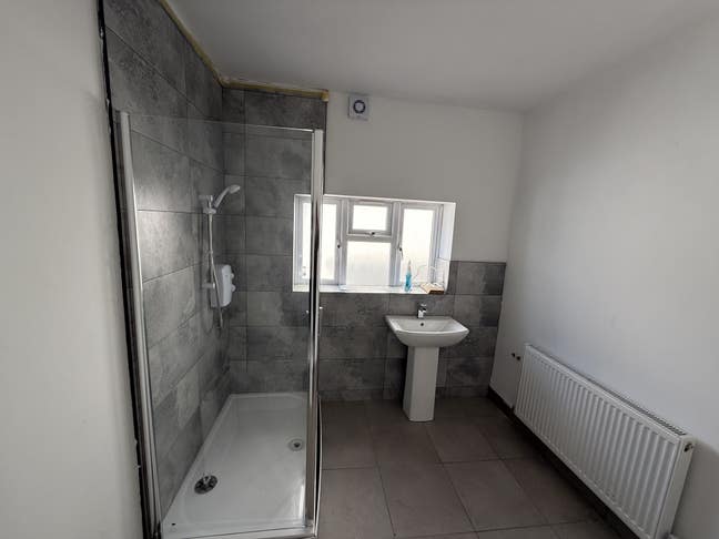 **Available Now** Luxury room to rent with ensuite Main Photo