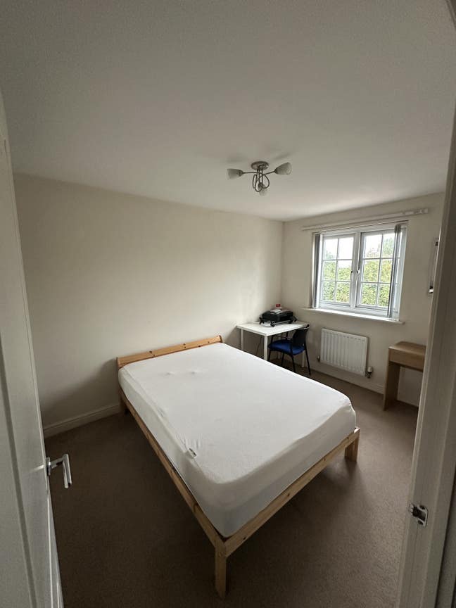 Double and En-suite room available!  Main Photo