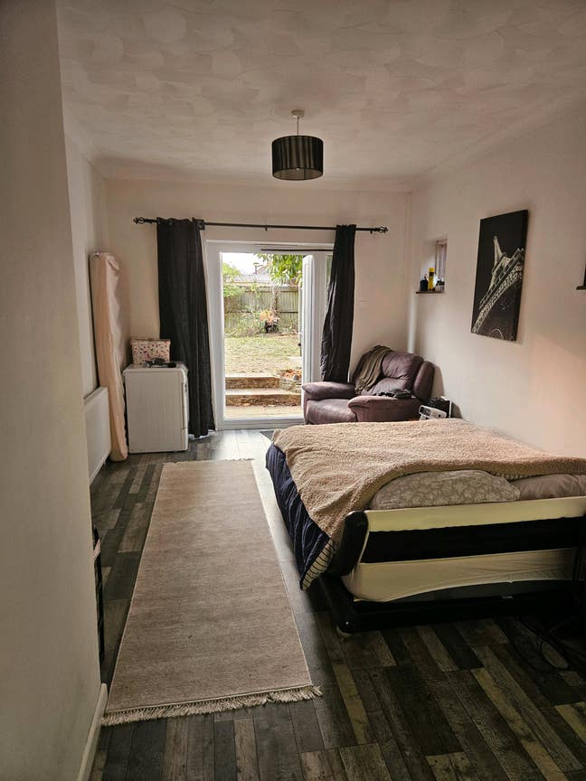 Self contained studio flat  Main Photo