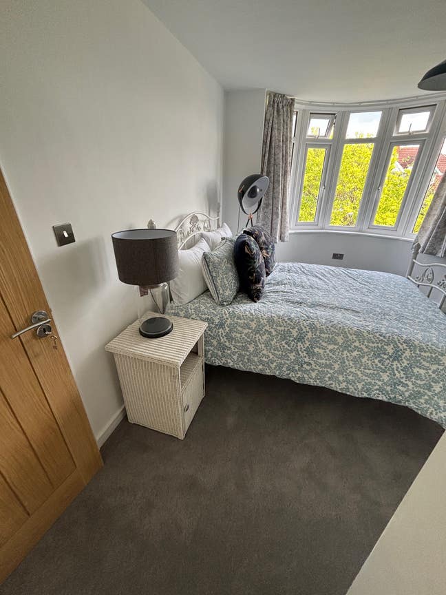Luxury, quiet village location, near m5 Main Photo
