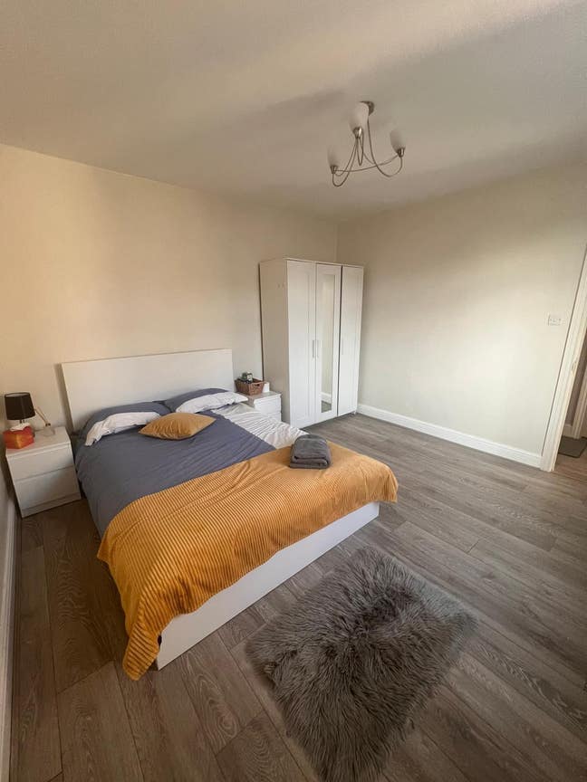 Amazing Large, clean, comfortable double bedroom  Main Photo