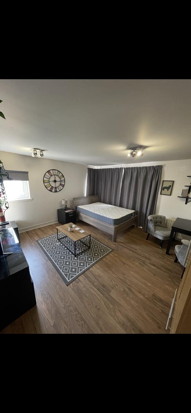 Double room in modern apartment - pop Trinity area Main Photo