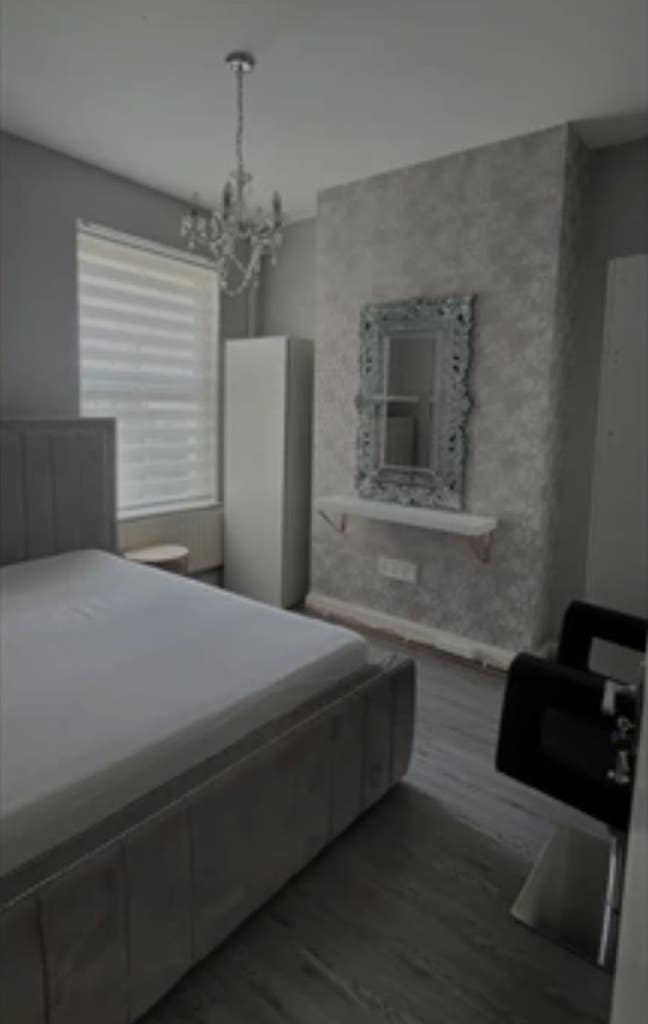  Females Only/ Quiet Family Home Please Read Main Photo
