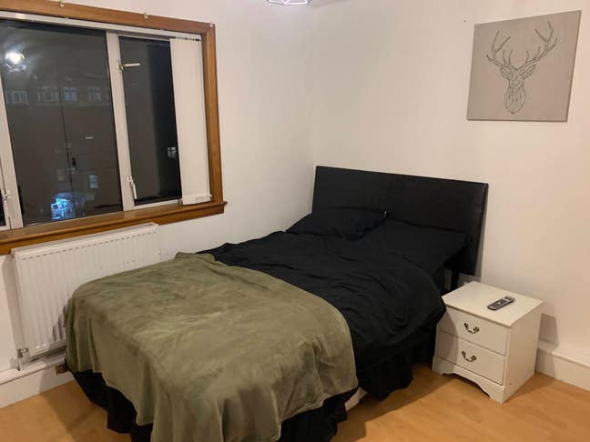 Bright & Cozy Bedroom Main Photo