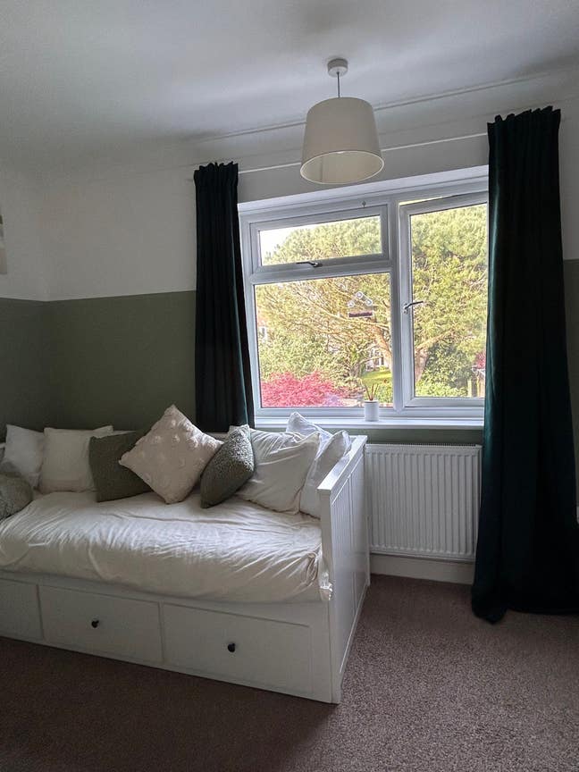 Double Bedroom in our home  Main Photo