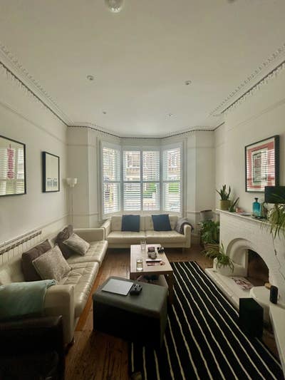 Double room with garden view in big Brixton house Main Photo