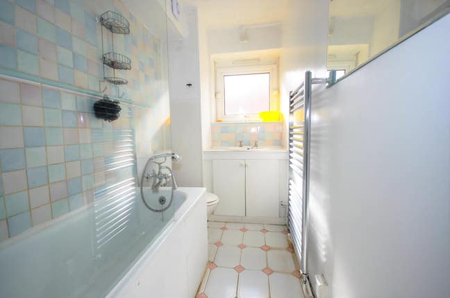 Spacious 3 Bedroom Flat in Euston! Main Photo