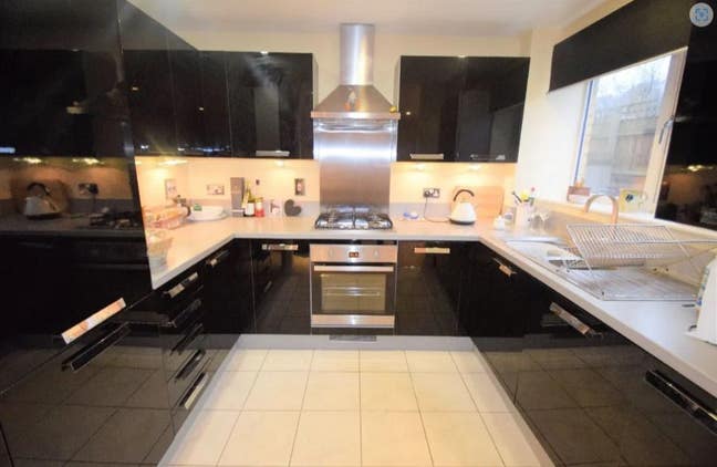 Two Bed 2 Bath Apartment in East Croydon Main Photo
