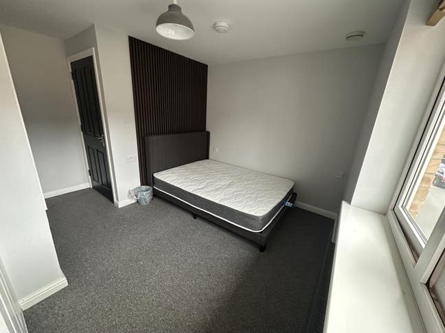 House share available 3 double bedrooms, recently  Main Photo