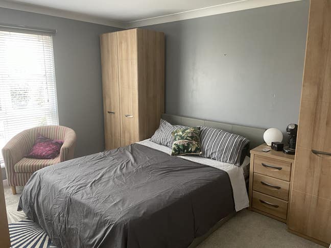 Large Furnished Double Room in Soverign Harbour Main Photo