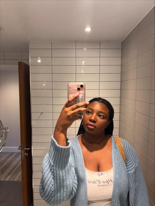 Professional looking for a buddy up/room wanted  Main Photo