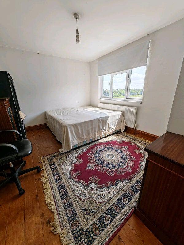 Double Loft Room With Bills £800 Main Photo