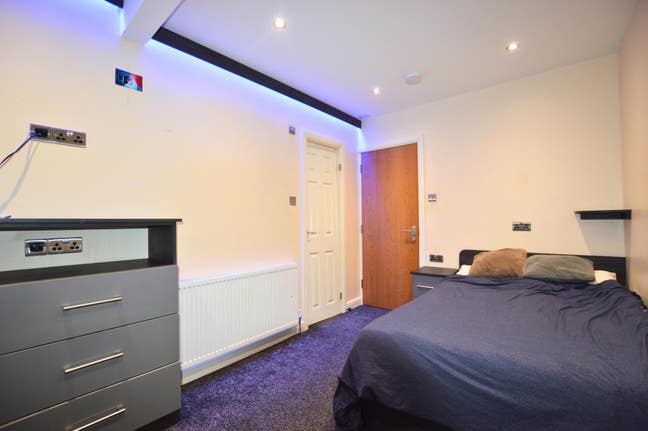 Premium 4 Bedroom 4 En-Suite Apartment! Main Photo