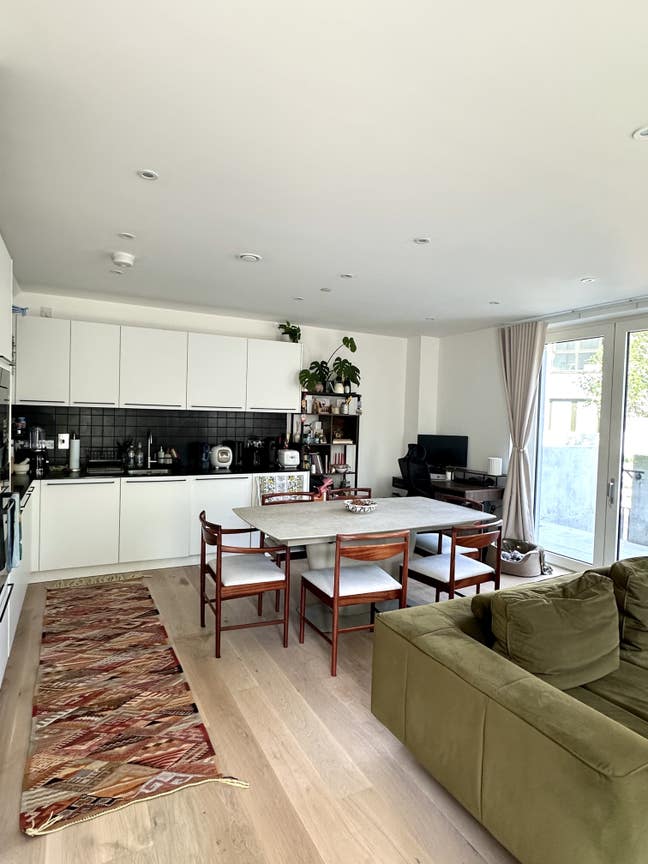 Spacious Double Room - Blackwall/Canary Wharf Main Photo