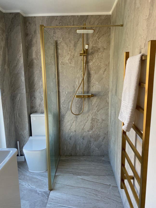 Double room faced to garden in 2 bedroom flat.  Main Photo