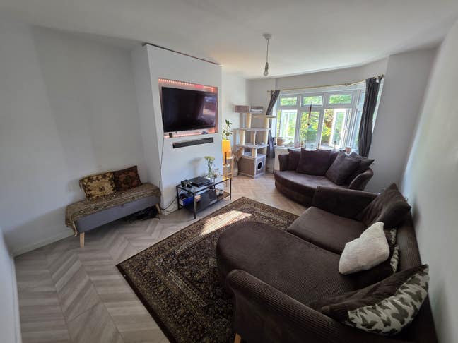 Double room to let, available immediately  Main Photo