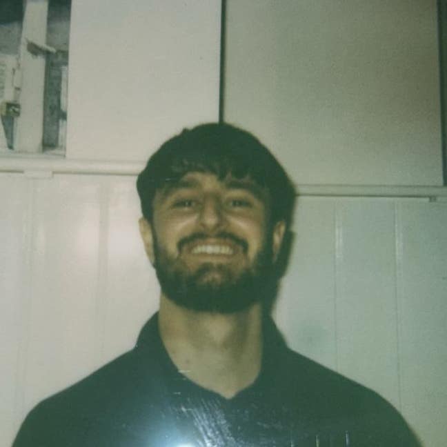 I am a professional male aged 25. I am lookin... Main Photo
