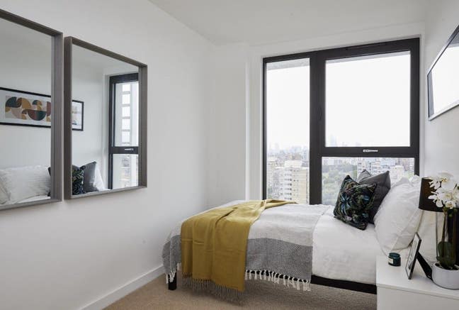 Double Room for Rent in Spacious 21st Floor Flat Main Photo