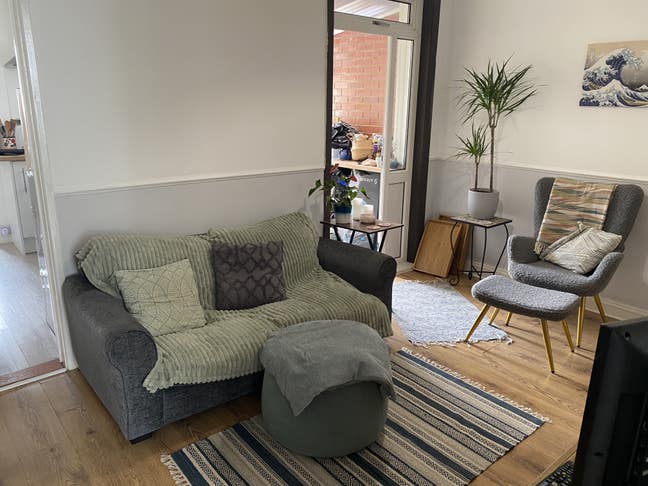 Looking for a house mate! Spacious double room  Main Photo