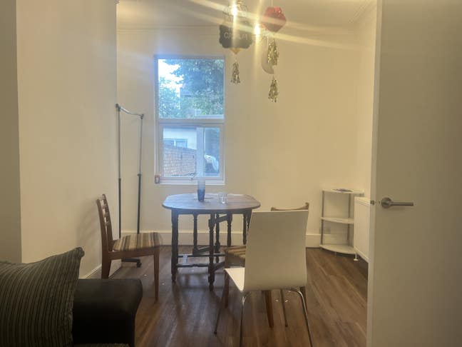 Stylish double room perfect for couples! Just 5 mi Main Photo