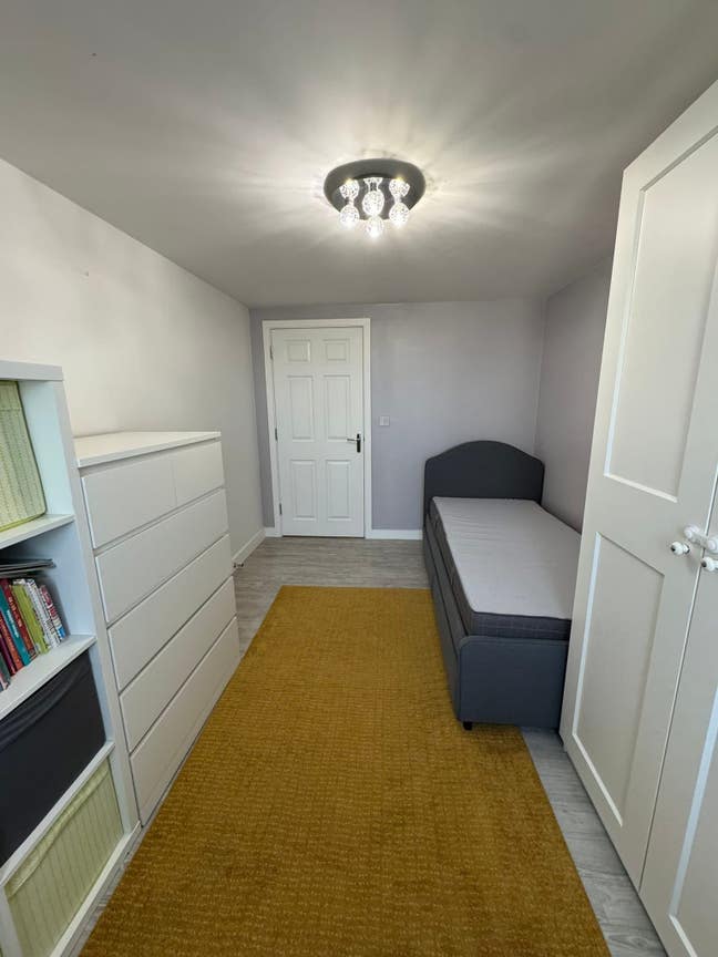 Room for Rent in a 2-Bedroom Apartment  Main Photo
