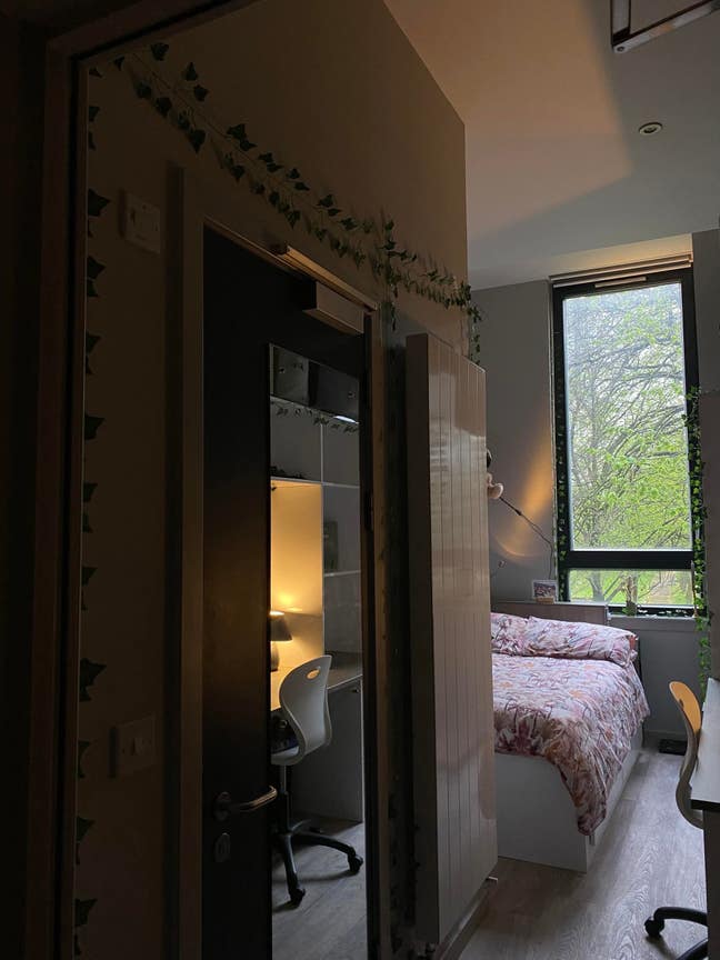 2 rooms for rent in student accommodation  Main Photo