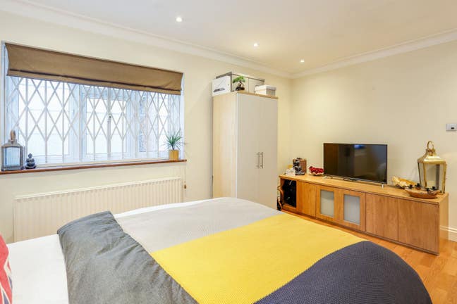 Room in Park Royal Home Main Photo