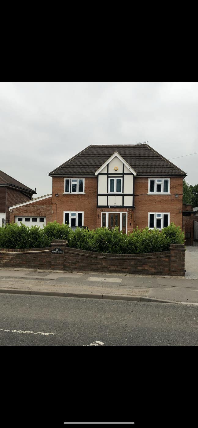 Single Room ..10 Mins Heathrow..6 Bed Detached Main Photo