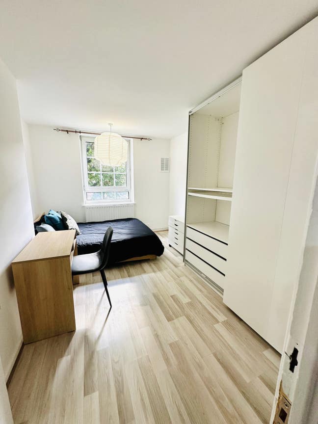 Master Double Room in Vibrant Aldgate East! Main Photo