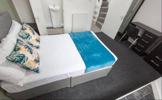 Ensuite Room Available Liverpool Main Photo