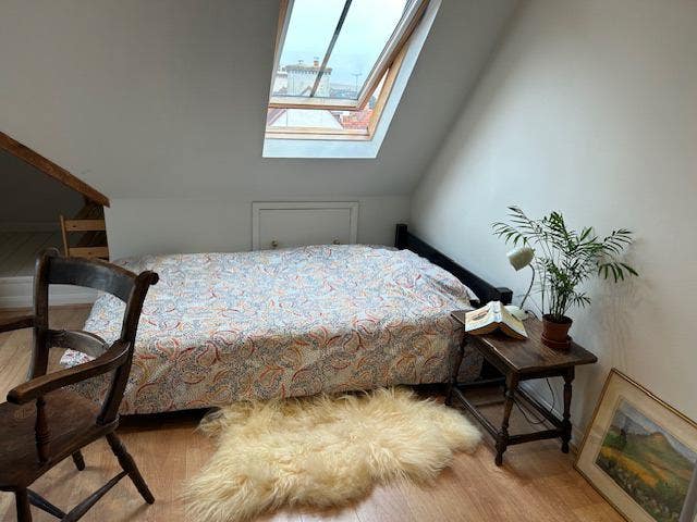 Bright and sunny loft with lovely castle view Main Photo