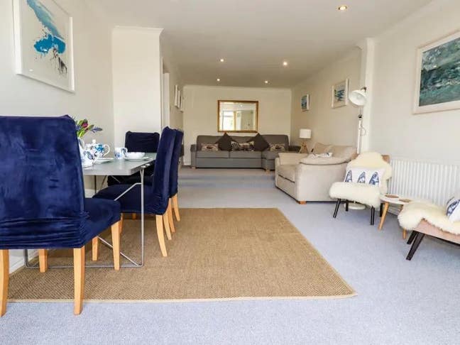 Lovely sunny peaceful 3 bed flat, patio & parking Main Photo