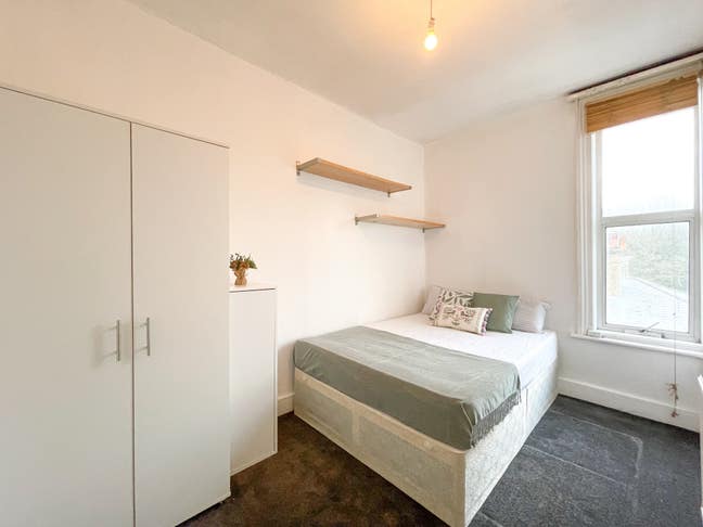 Great Price : Double Room in Highgate Main Photo