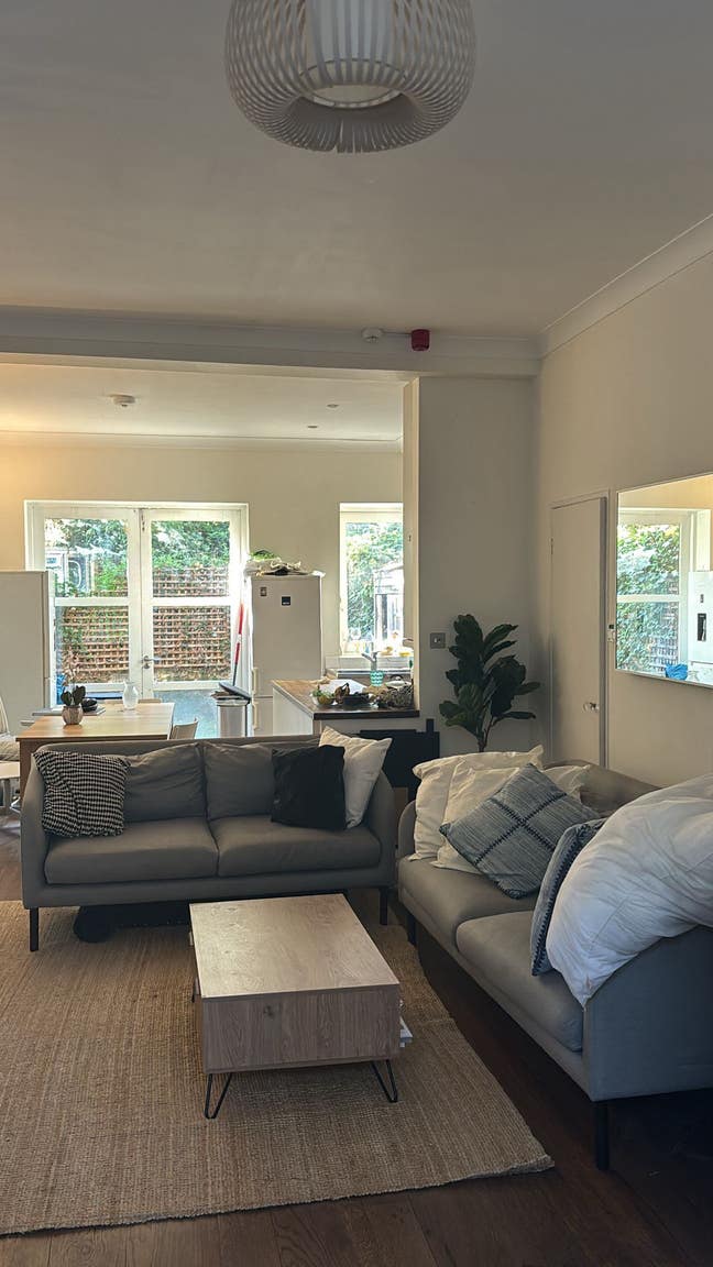 Ensuite for rent in Chelsea Main Photo