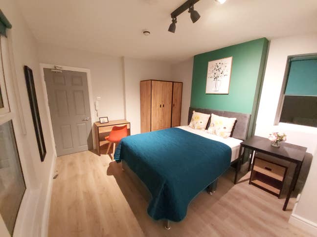 En-suite double bedroom For COUPLE Main Photo