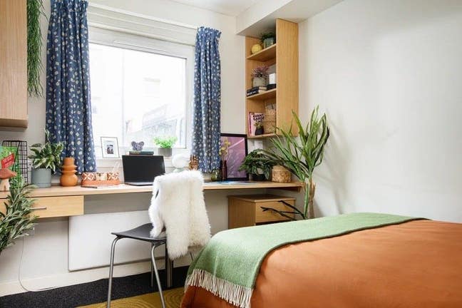 Ensuite Room available at Kyle Park House, Glasgow Main Photo