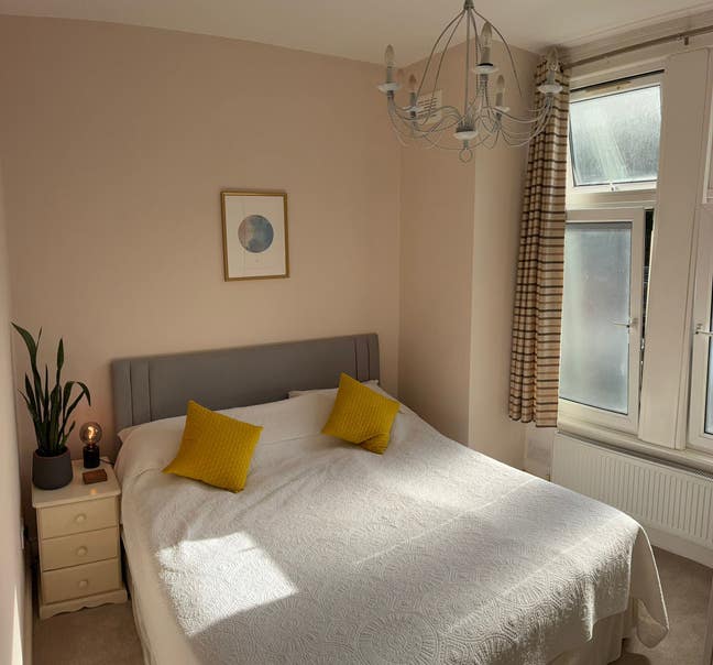 Private 1-Bed in 2-Bed Flat QP – Landlord travels Main Photo