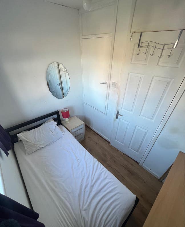 Single room (females only) Main Photo
