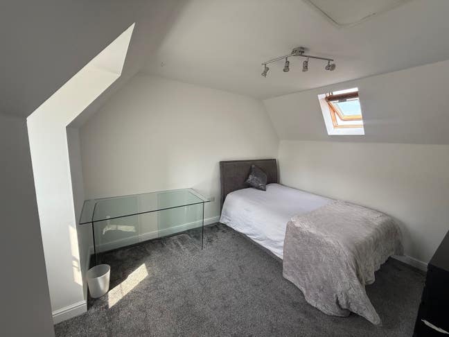 Double room in modern house - quiet location  Main Photo