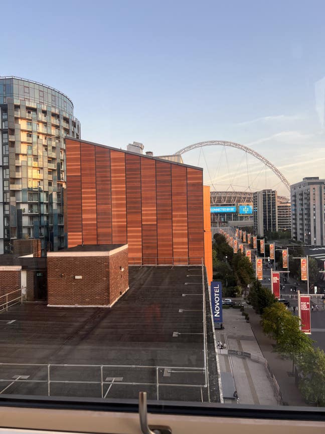 A beautiful Double bedroom to rent on 9th floor Main Photo