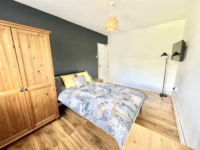 Dbl Room, Living 2 Baths Cleaner Balcony All Incl. Main Photo