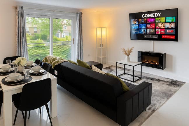🏡 Modern 2-Bedroom First Floor Flat; Warner Close Main Photo