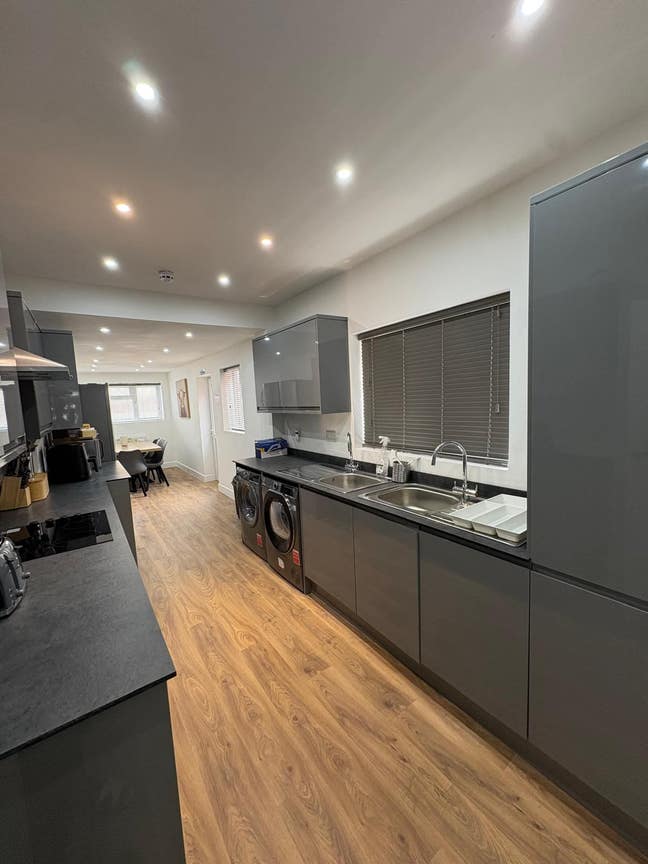 Brand New Ensuite Rooms - Great Location! Main Photo
