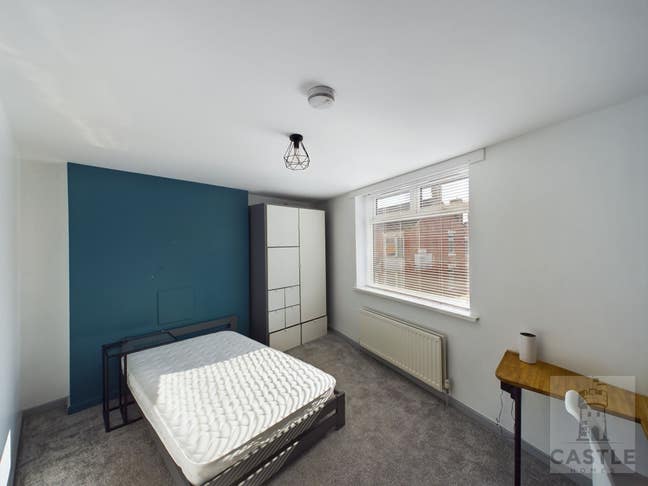  Double Bedrooms GRESHAM RD Student or Working Main Photo