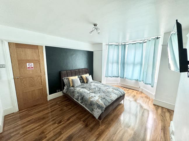 2 Bedrooms Flat 2 min walk Putney Station  Main Photo